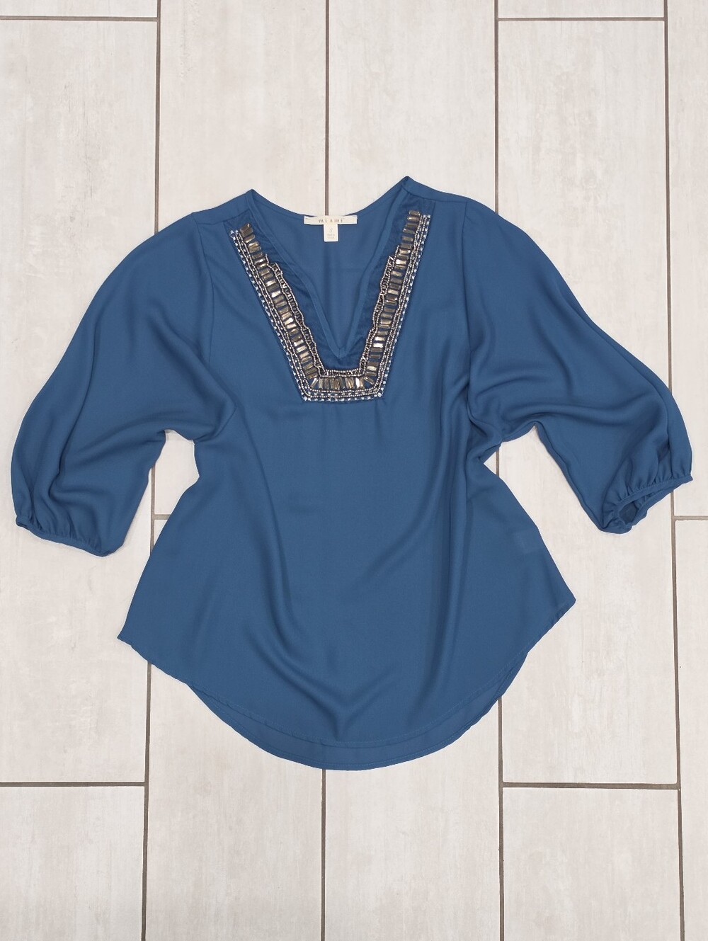 FRANCESCA'S Mi Ami Teal Embellished Beaded Rhinestones V-Neck 3/4 Sleeve Blouse